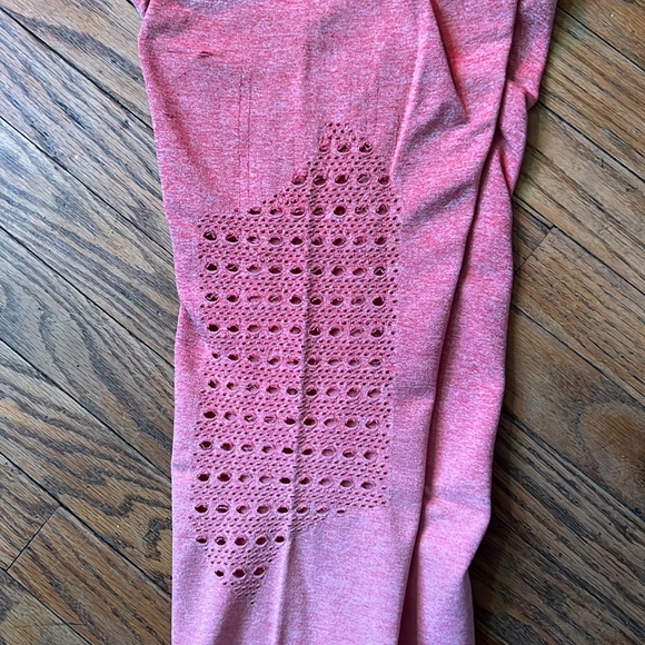 Curves and Combatboots booty scrunch leggings - Picture 4 of 8